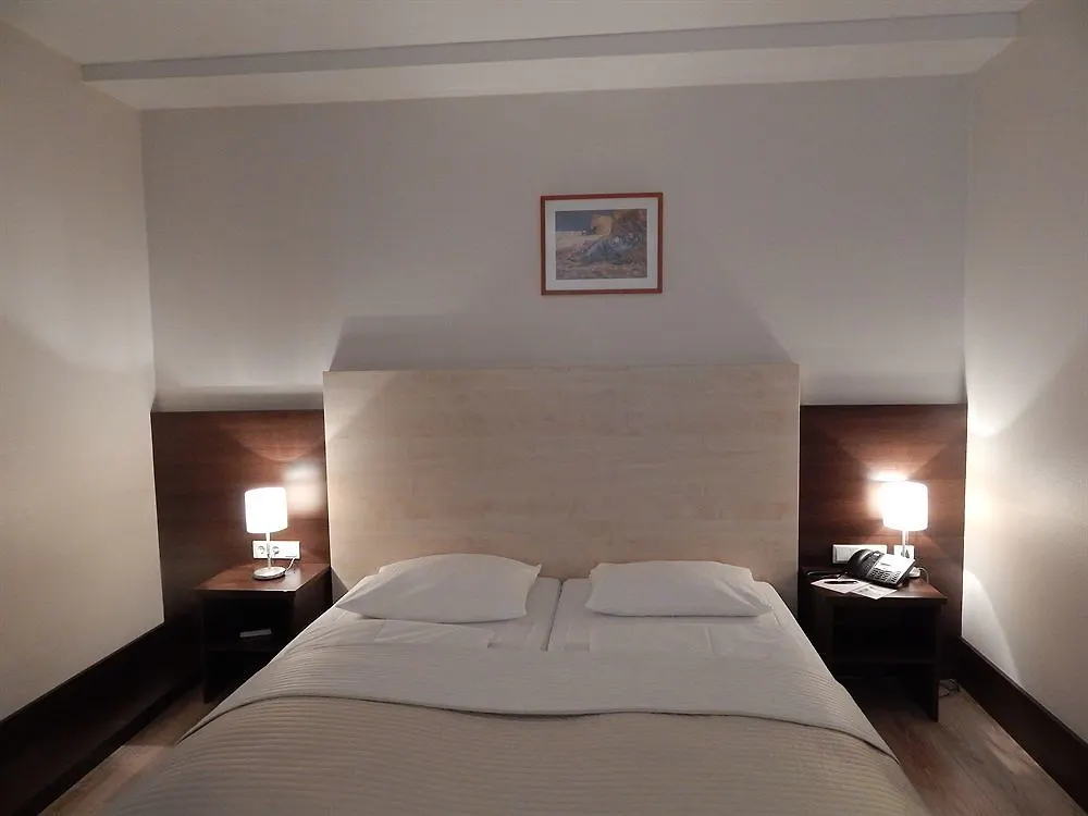 Hotel Astor Münih 4*,  Almanya